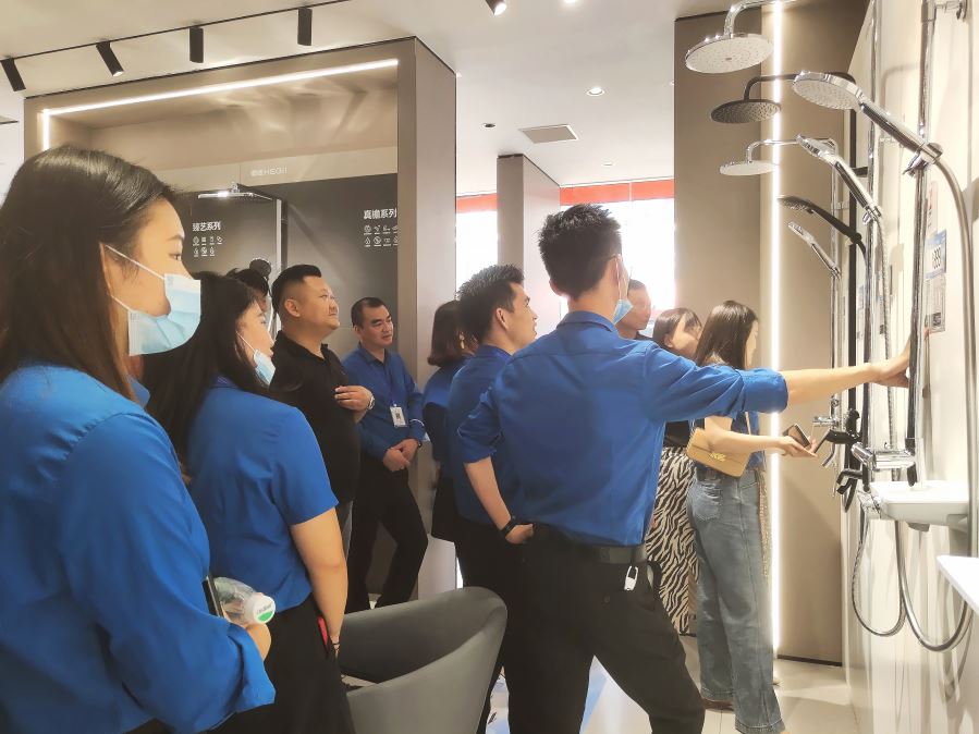 【第一娱乐】前进无止境，，，，，，服务无终点。。为品牌发声！